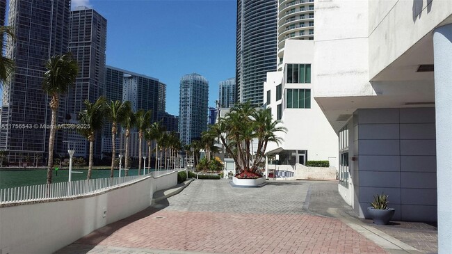 Building Photo - 325 Biscayne Blvd