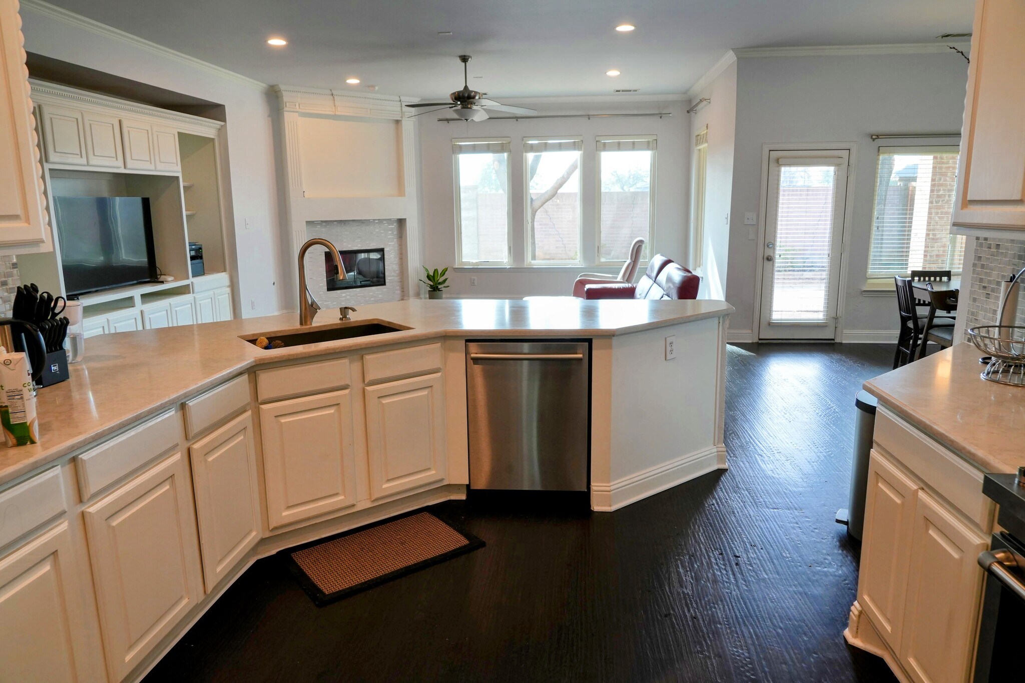 Building Photo - 5836 Sterling Dr