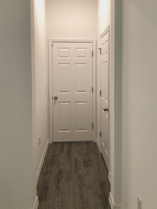 Building Photo - Beautiful 3/2.5 Newly Appointed Home with ...