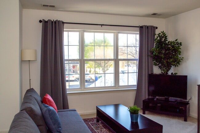 Building Photo - 889 Green St