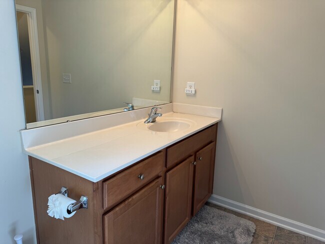 Building Photo - Room in Townhome on Averette Hill Dr