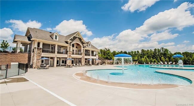 Building Photo - 15429 Topanga Dr