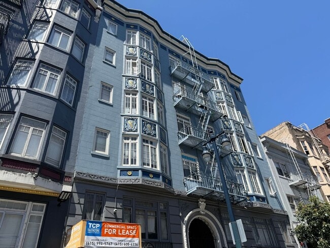 Building Photo - 315 Hyde St