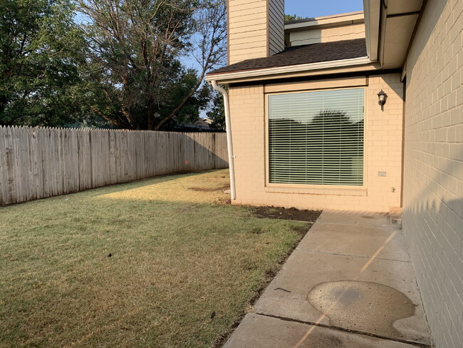 Building Photo - Cute duplex in North Lubbock