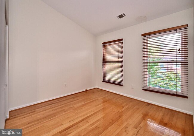 Building Photo - 1561 Templeton Pl