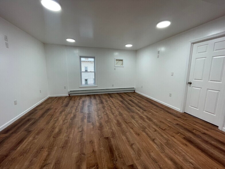 Building Photo - 167 3rd St