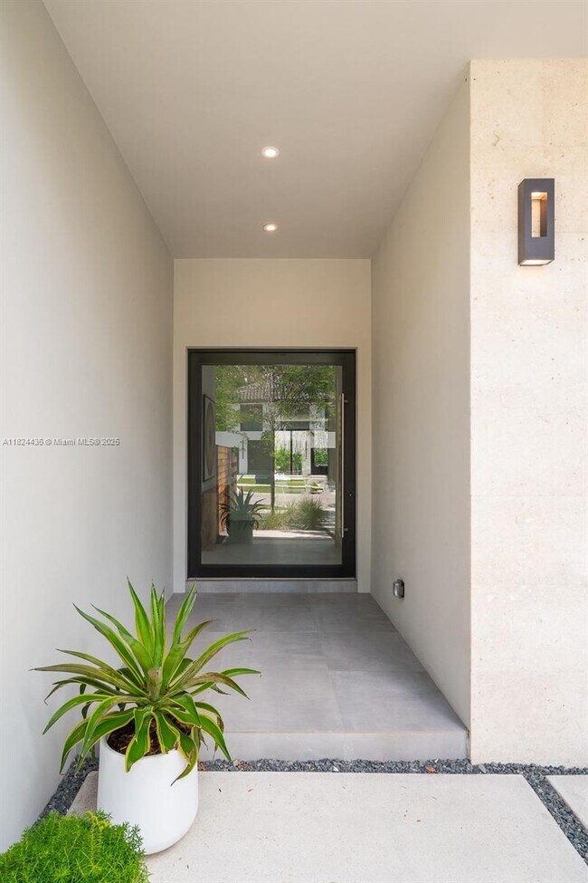 Building Photo - 2978 Coconut Ave