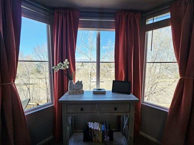 Building Photo - 6810 Shore View