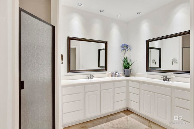 Building Photo - 16 Market St