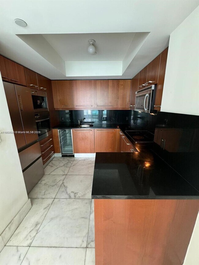Building Photo - 1331 Brickell Bay Dr