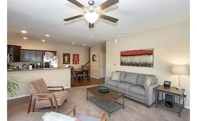 Building Photo - 456 Churchill Dr