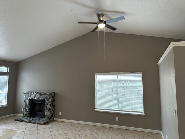 Building Photo - charming 4-bedroom, 2-bathroom home located in a peaceful cul-de-sac in West Modesto