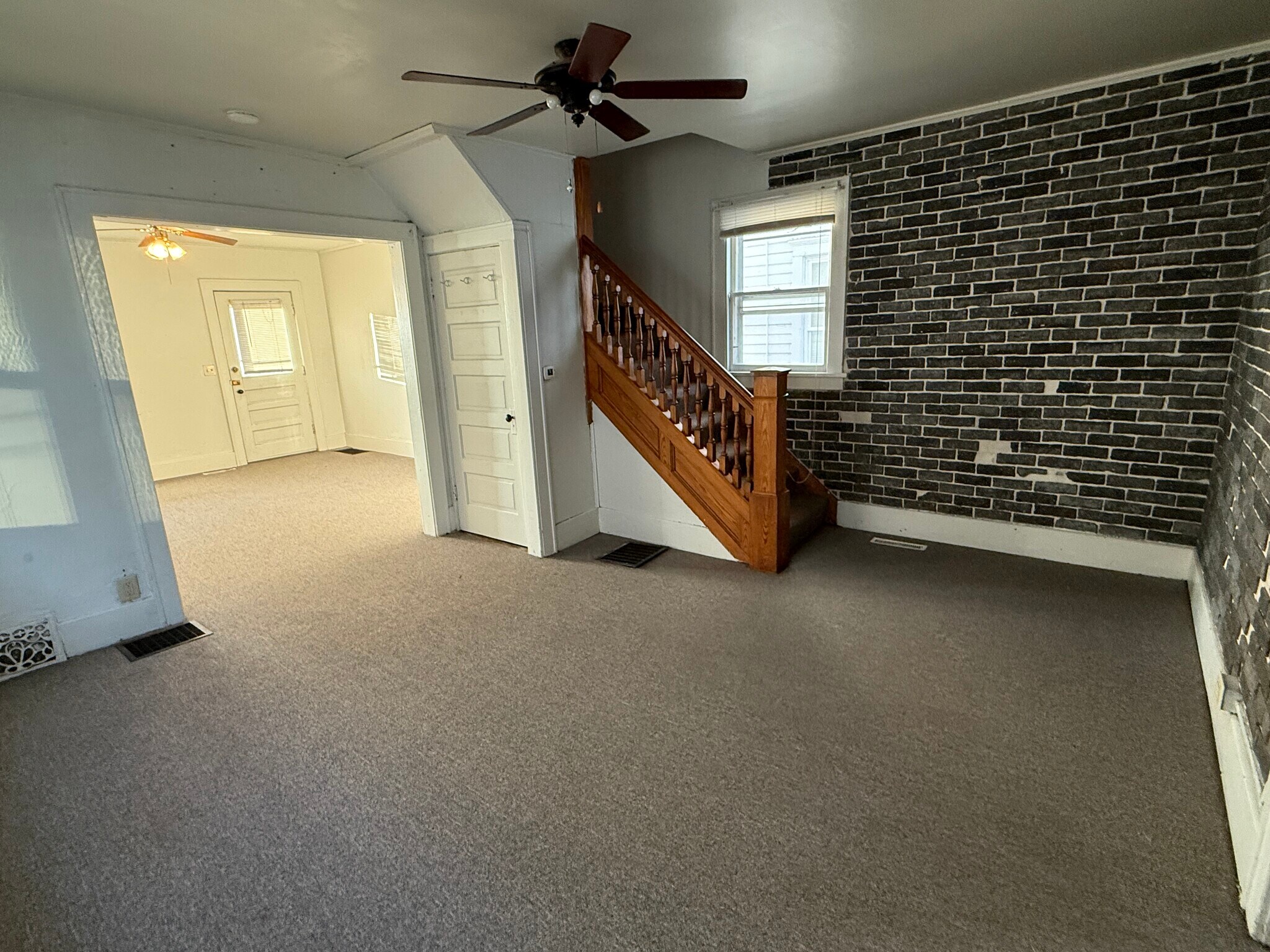 Building Photo - 222 N Dubuque St