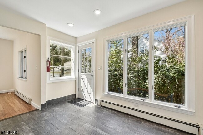 Building Photo - 296 Glen Ave