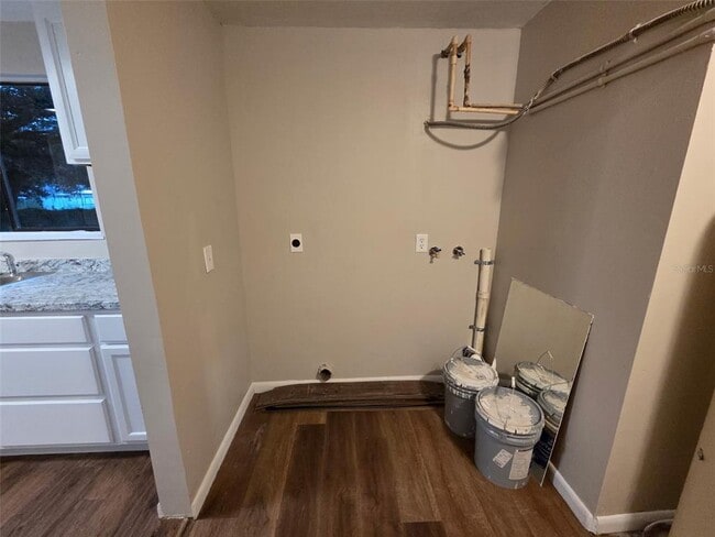 Building Photo - 39611 Meadowood Loop
