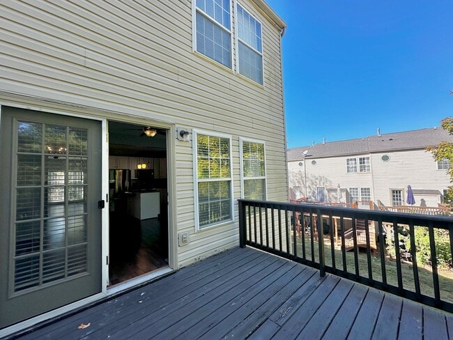 Building Photo - Beautiful 3 Bed 2.5 Bath Townhome Minutes from Cool Springs