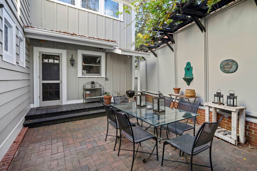 Building Photo - 4 Ansley Dr NE