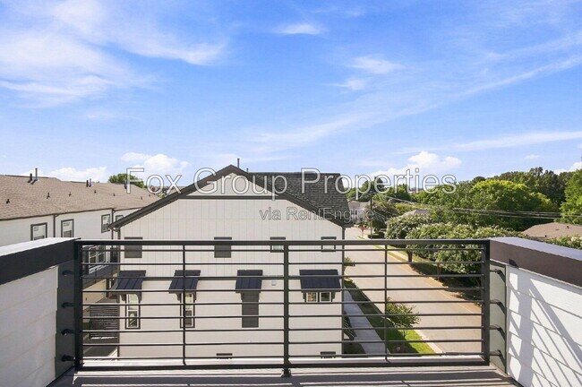 Building Photo - 105 Goodson Pl