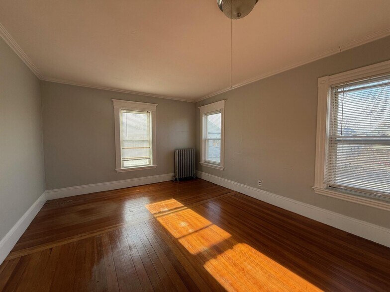 Building Photo - 9 Stevens St