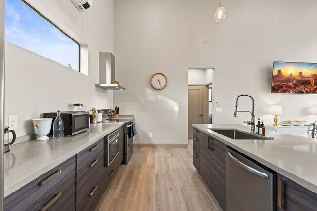 Building Photo - 60 Moondance Ln