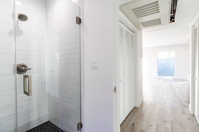 Building Photo - 148 S Madison Ave