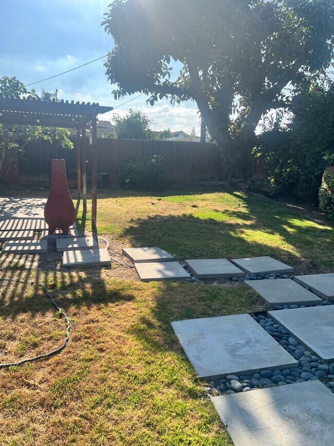 Building Photo - Welcome to the East Whittier 3 Bedroom House.