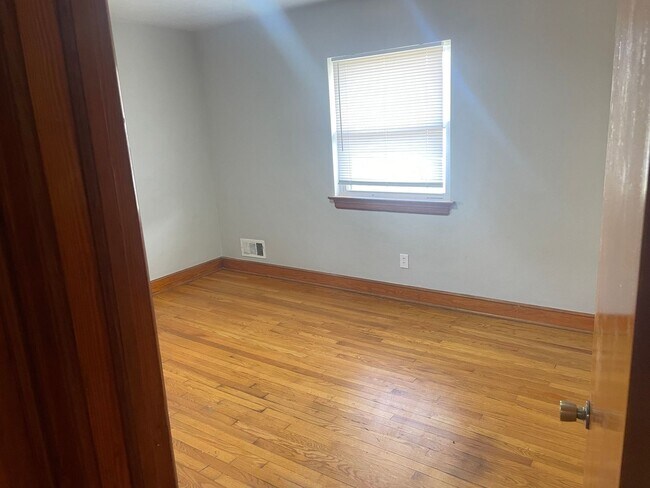 Building Photo - 4 Bedroom House