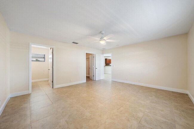 Building Photo - 135 Shore Ct