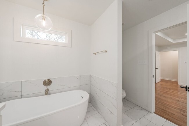Building Photo - CHARMING HOME Close to TCU Campus!