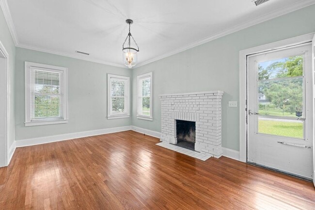 Building Photo - 351 N 8th St