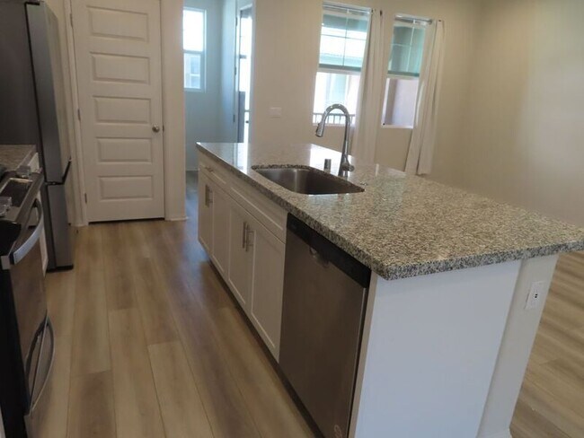 Building Photo - 40585 Melrose Dr