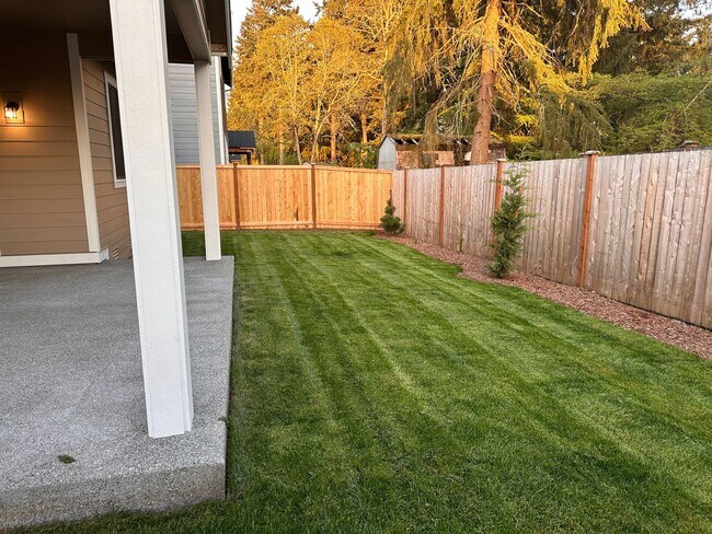 Building Photo - Beautiful Spanaway Home! Apply Today