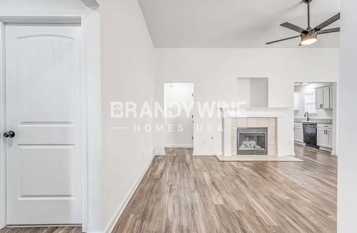 Building Photo - 10242 Evening Hill Dr