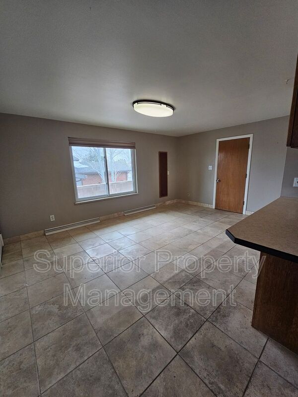 Building Photo - 610 Vista Ln