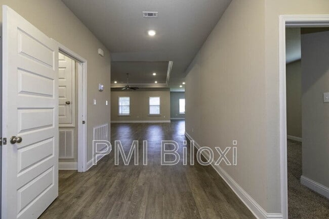 Building Photo - 1208 Carraway Cv