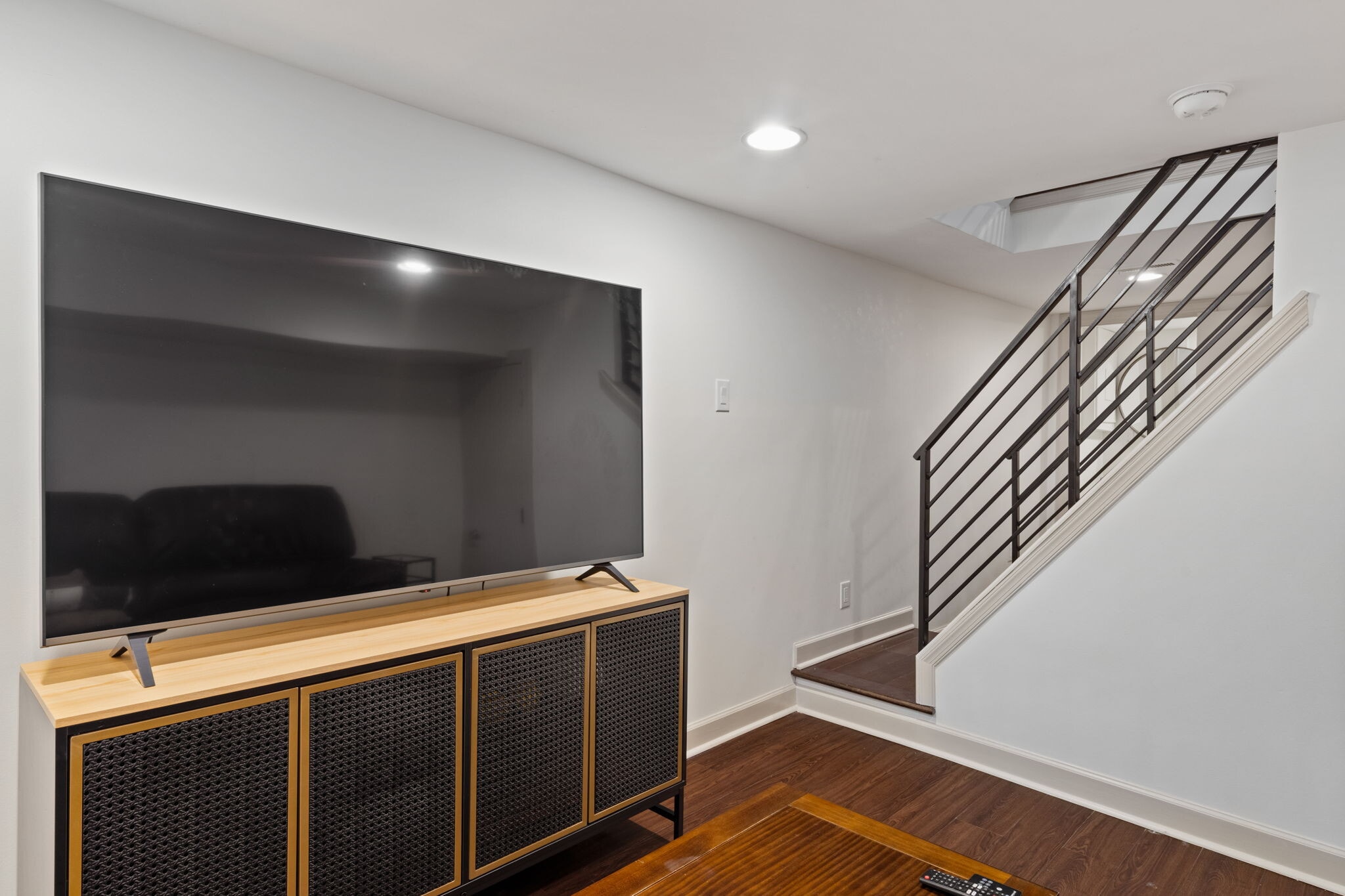 Building Photo - 710 Clymer St