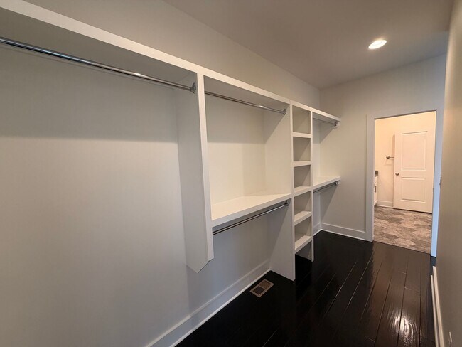 Building Photo - Beautiful Modern Home in Nashville Near the Fairgrounds