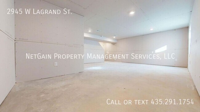 Building Photo - 2945 W LaGrand St