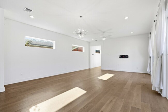 Building Photo - 2825 Townsend Dr