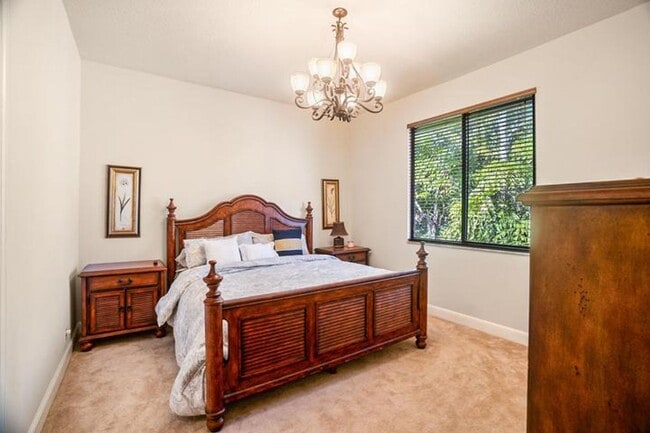 Building Photo - 3483 Collonade Dr