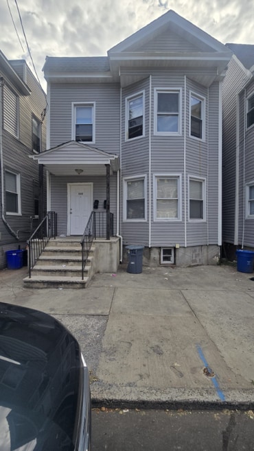 Building Photo - 830 S 18th St