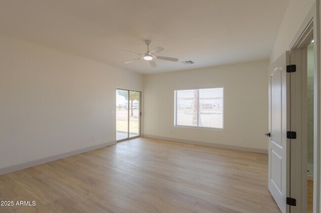 Building Photo - 10692 E American Pride Dr