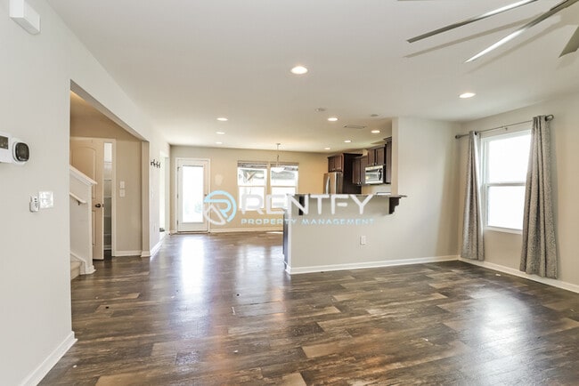 Building Photo - 370 Inlet Pl Dr