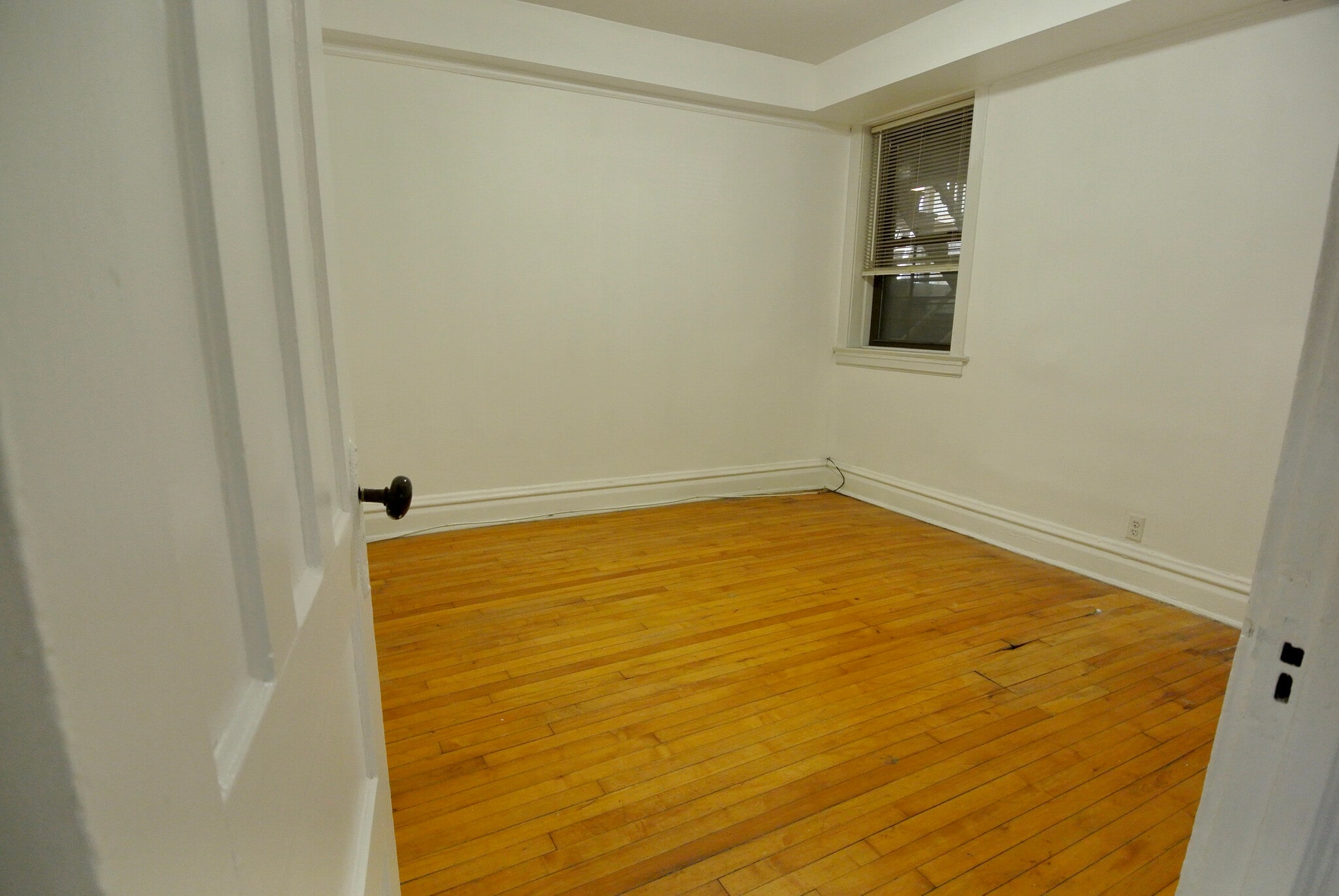 Building Photo - 3801 N Lakewood Ave #Gdn