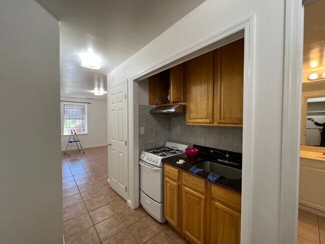 Building Photo - 3227 Riverdale Ave