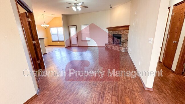 Building Photo - 1704 January Pl