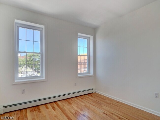 Building Photo - 138 Elmora Ave
