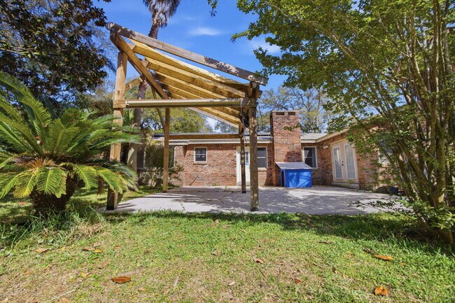 Building Photo - "Charming 4-Bedroom Shalimar Retreat- Power Included With Rent!"