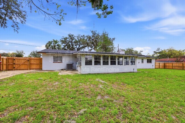 Building Photo - 2860 Cedarcrest Dr