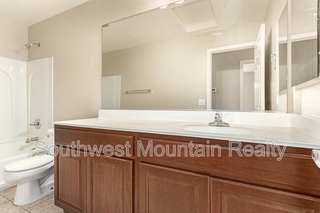 Building Photo - 1098 W Oak Tree Ln
